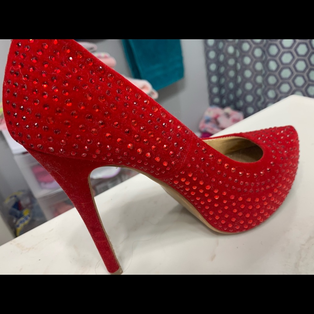 Red high heels - Picture 4 of 4